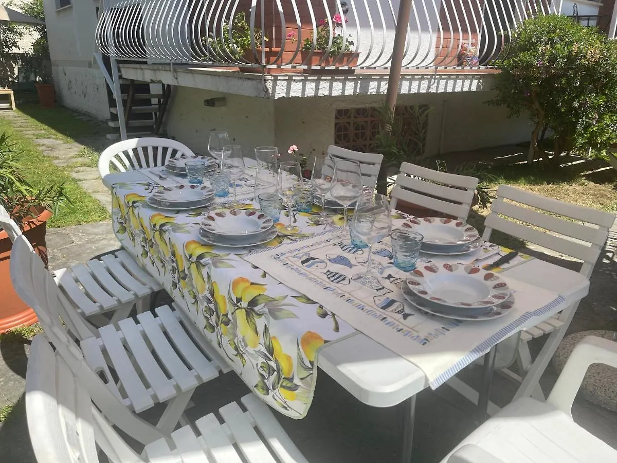 Blue Sea Villa Versilia Lido di Camaiore 0*,