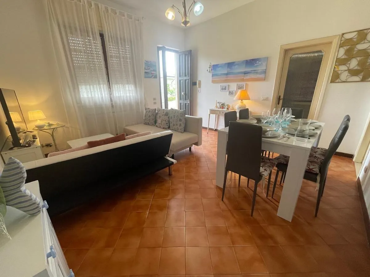 Blue Sea Villa Versilia Lido di Camaiore 0*,